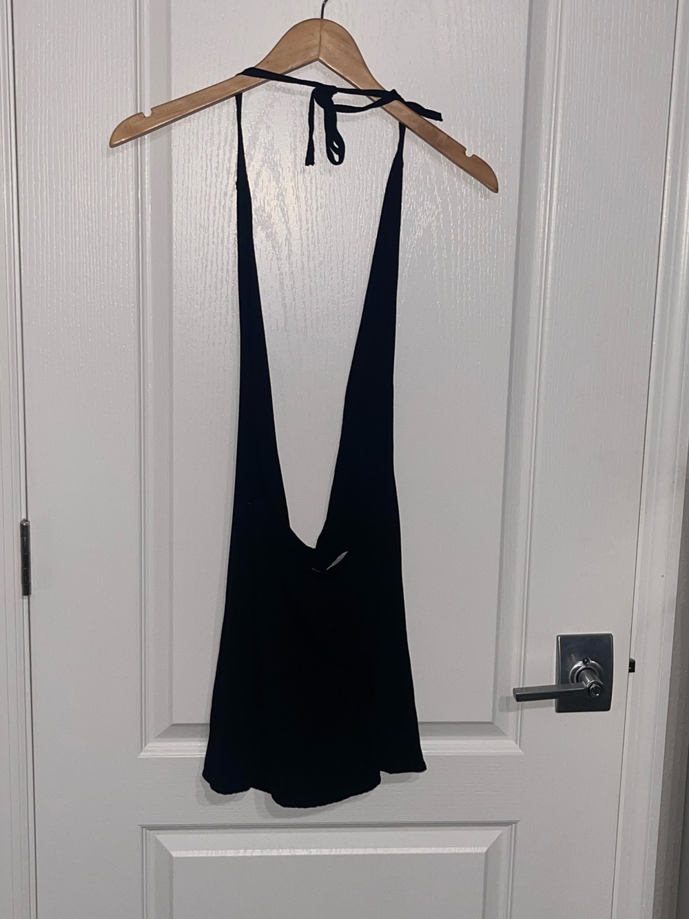 INDAH RAFAELA COWL NECK MINI DRESS
{$160} BLACK HALTER TIE NECK VISCOSE SMALL - Picture 4 of 8
